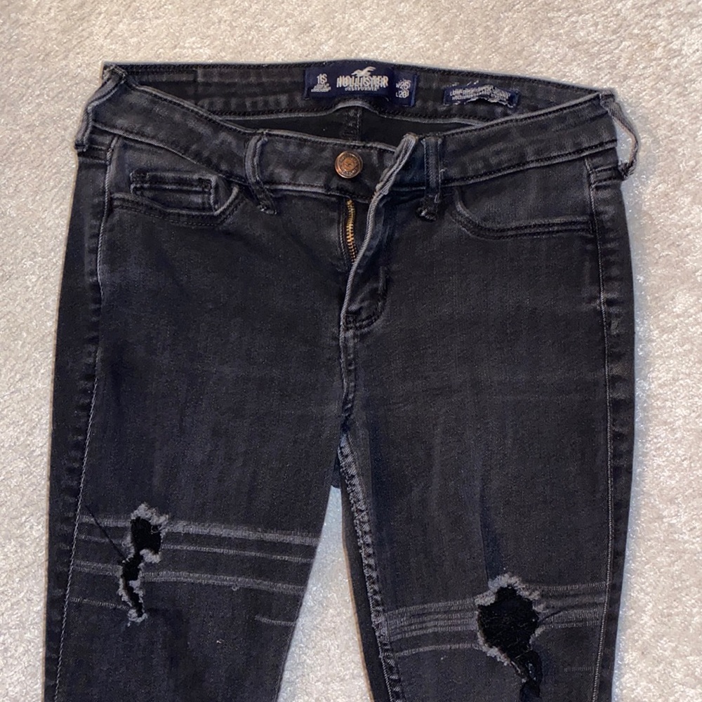 Women’s Hollister jeans, size waist 25, length 28. Color black